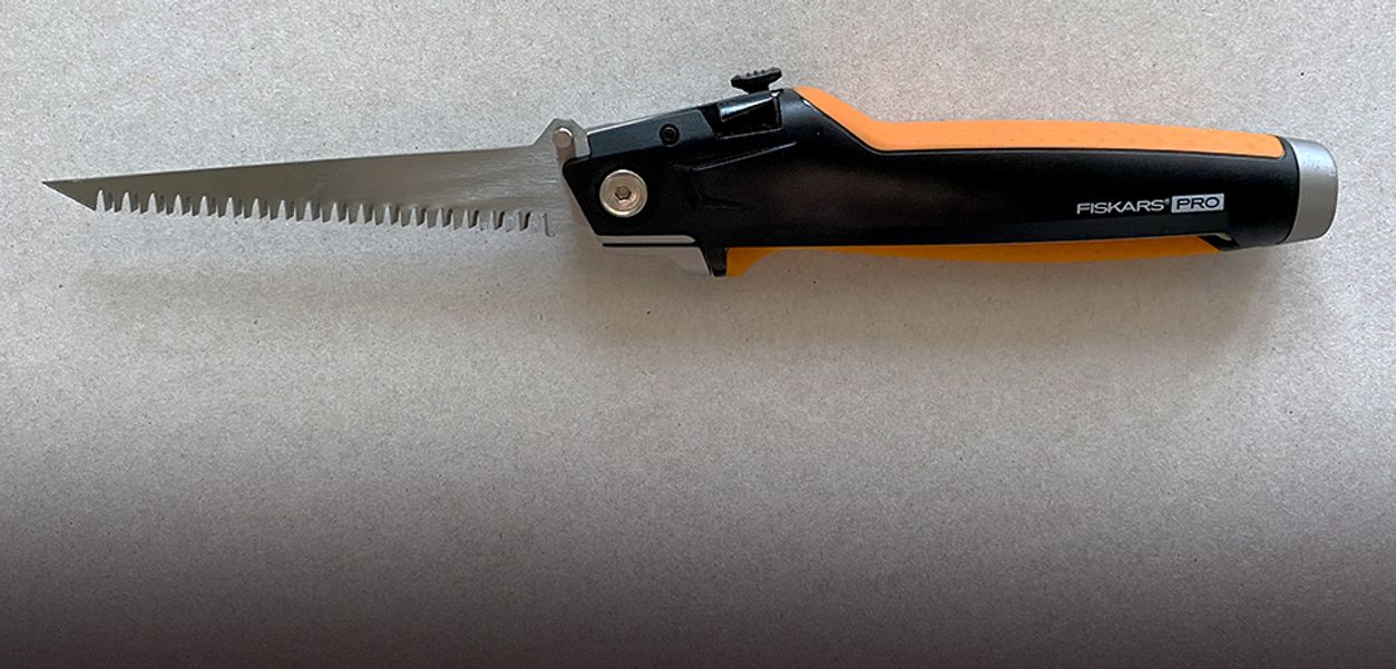 Как отрезали: тестируем нож для гипсокартона Fiskars 2-в-1