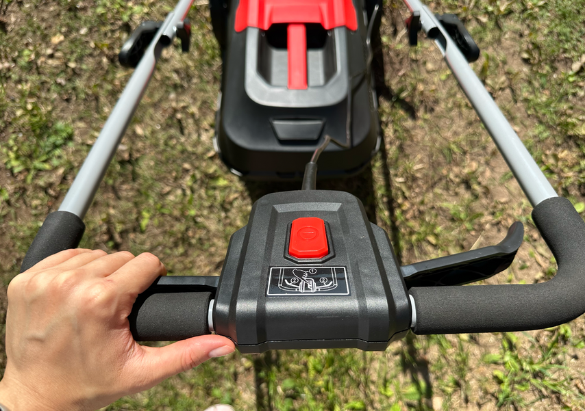 Какую газонокосилку выбрать для дачи: бензиновую или аккумуляторную ...