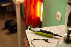 Триммер Philips QP2734/23 черный/салатовый