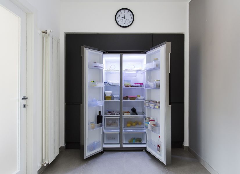 И целой двери мало: кто и зачем покупает холодильники Side by Side