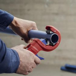 Труборез KNIPEX KN-902301BK, 220мм