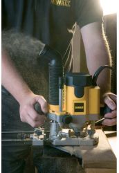 Фрезер DeWALT DW621-QS