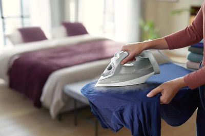 Утюг Philips DST5010/10, 2400Вт, серый/белый – купить в Ситилинк | 1891645