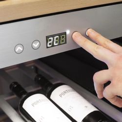 Винный шкаф однокамерный CASO WineSafe 12 Classic