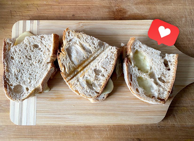 Какой горячий бутерброд вкуснее: из микроволновки, духовки или сэндвичницы?