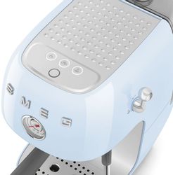 Кофемашина автоматическая SMEG Стиль 50-х гг. ECF03PBEU, голубой/серебристый