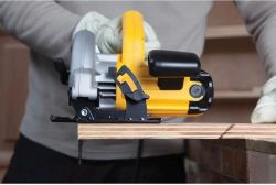 Циркулярная пила DeWALT DWE560-QS