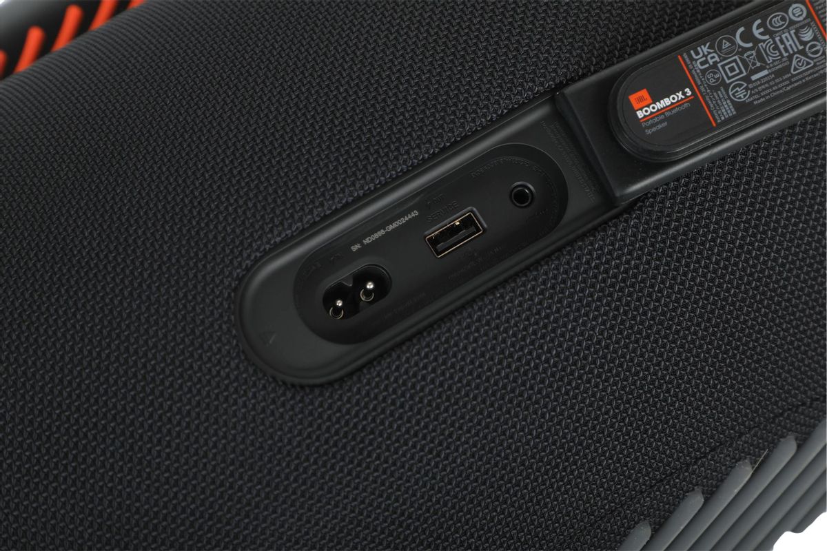 Jbl 2025 boombox ports