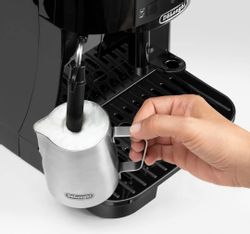 Кофемашина автоматическая DeLonghi Magnifica S ECAM12.121.B, черный