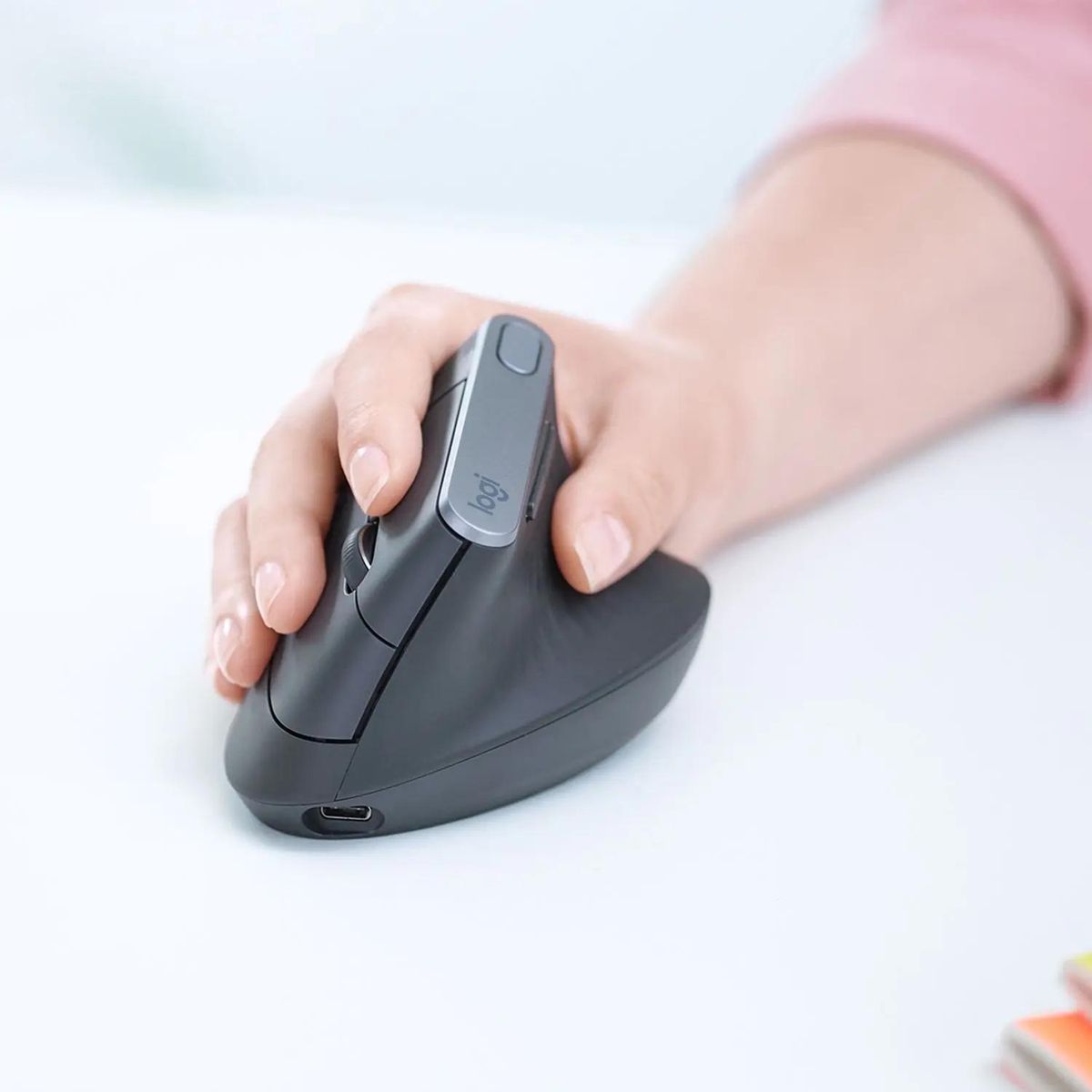 Мышь Logitech MX Vertical, вертикальная, оптическая, беспроводная, USB,  черный [910-005448] – купить в Ситилинк | 1129945