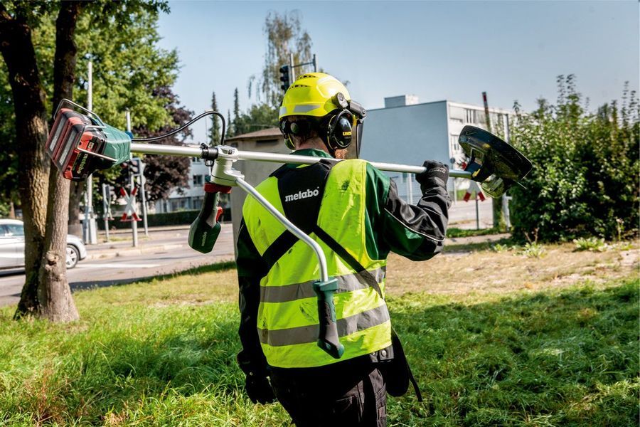 Характеристики Триммер электрический METABO FSB 36-18 LTX BL 40,аккумуляторный, без АКБ, без ЗУ [601611850] (1529305) смотреть в СИТИЛИНК