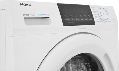 Стиральная машина узкая HAIER HW65-BP129301B, с фронтальной загрузкой ...