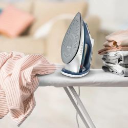 Утюг Vitek VT-8306, с паровым ударом, белый и зеленый