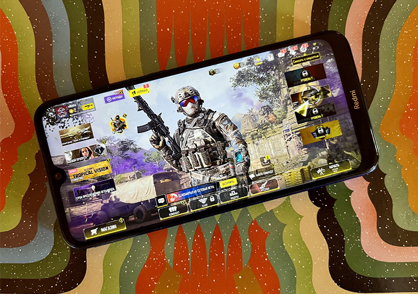 Xiaomi Redmi Note 8T с запущенной игрой Call of Duty: Mobile