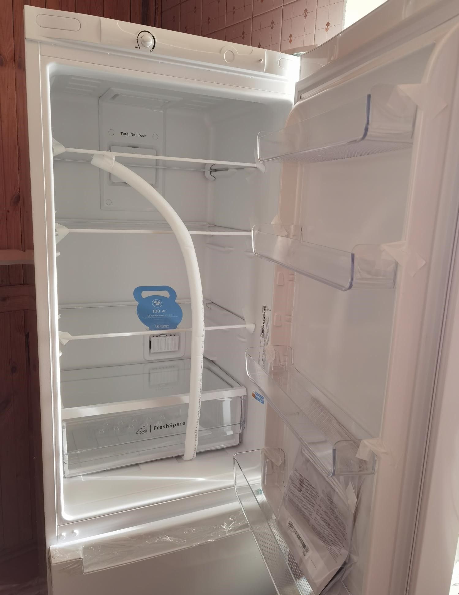 Холодильник индезит 4180 w. Холодильник Индезит df4180w. Холодильник Индезит 4180 w ноу Фрост. Холодильник Индезит тотал ноу Фрост df4180w.