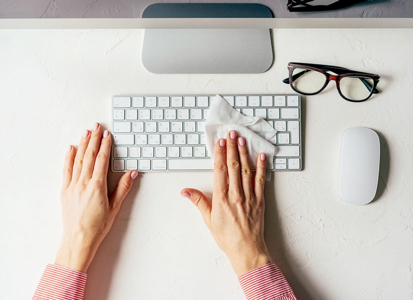 Как быстро почистить клавиатуру: 5 способов
