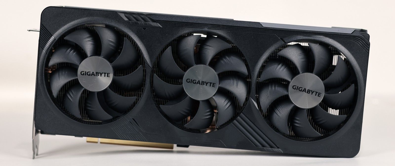 Обзор товара видеокарта GIGABYTE AMD Radeon RX 7800XT GV-R78XTGAMING  OC-16GD 16ГБ Gaming, GDDR6, OC, Ret (1979656) в интернет-магазине СИТИЛИНК