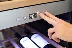 Винный шкаф однокамерный CASO WineChef Pro 40