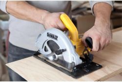 Циркулярная пила DeWALT DWE560-QS
