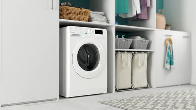 Характеристики Стиральная машина Indesit BWE 81282 L, с фронтальной ...