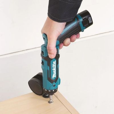 Аккумуляторная отвертка Makita DF012DSE – купить в Ситилинк | 1629900