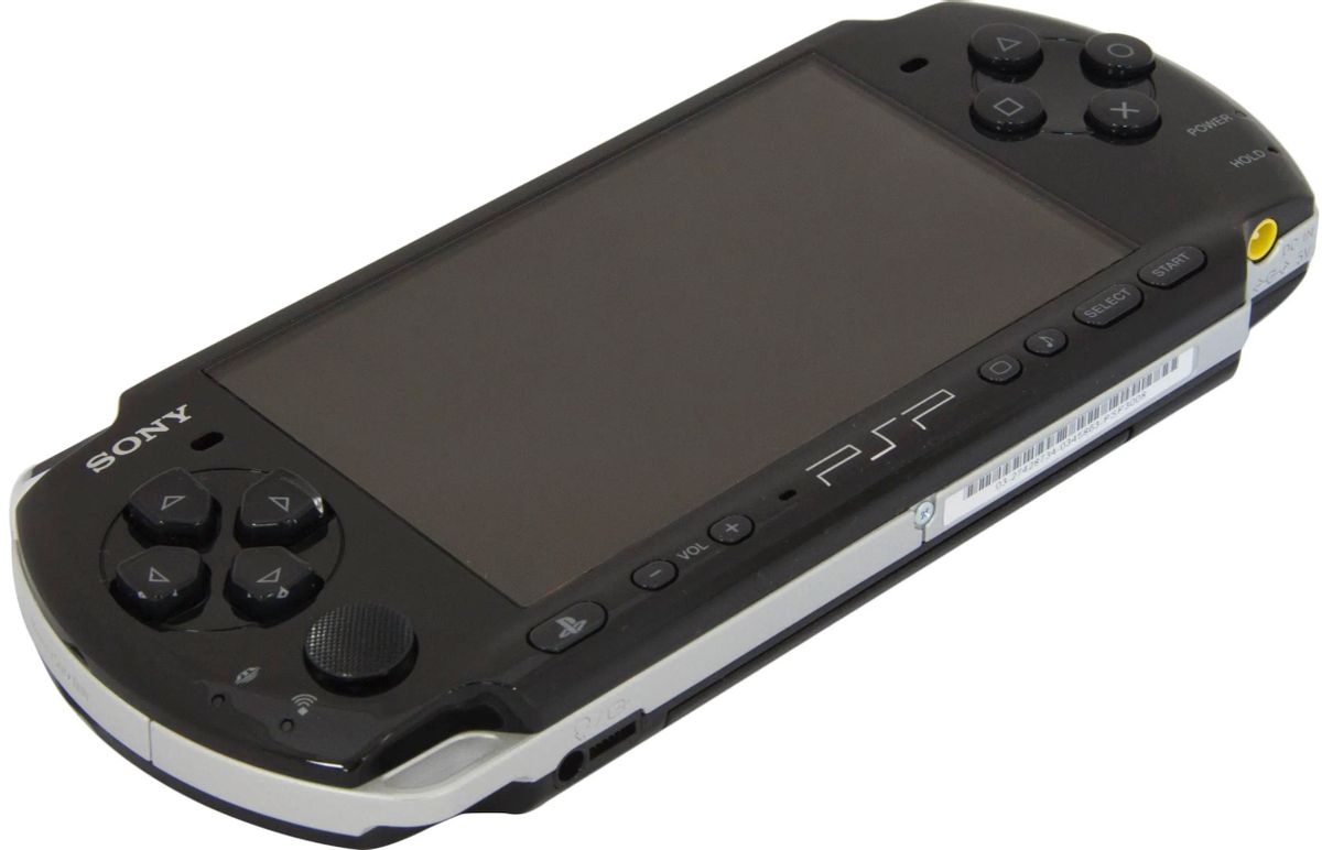 Характеристики Игровая консоль Sony Portable +игра: FIFA 11 PSP-3008  (588088) смотреть в СИТИЛИНК