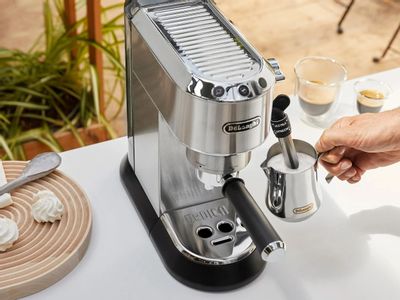 Кофеварка DeLonghi EC685.M, рожковая, серебристый / черный – купить в ...