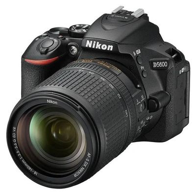 Зеркальный фотоаппарат Nikon D5600 kit ( 18-140 VR AF-S),  черный