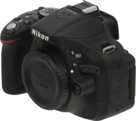 Зеркальный фотоаппарат Nikon D5200 body, черный