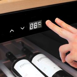 Винный шкаф однокамерный CASO WineExclusive 66 Smart