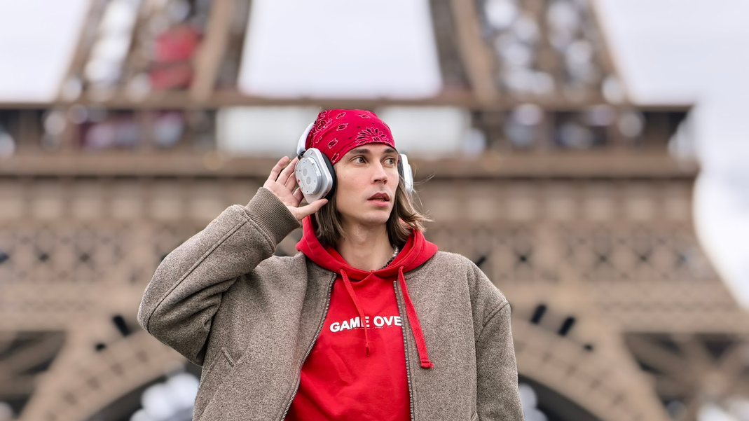 Обзор Nothing Headphone (1): футуристичный дизайн, 80 часов работы и сравнение с версией Pro