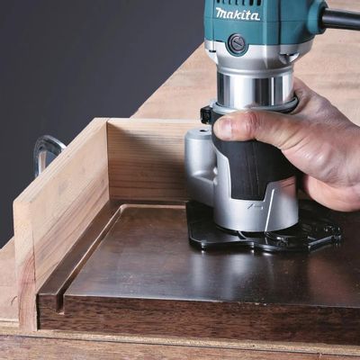 Makita RT0700C 2013692