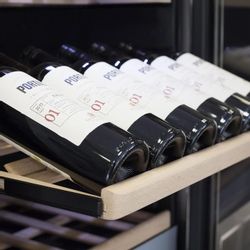Винный шкаф однокамерный CASO WineComfort 1800 Smart