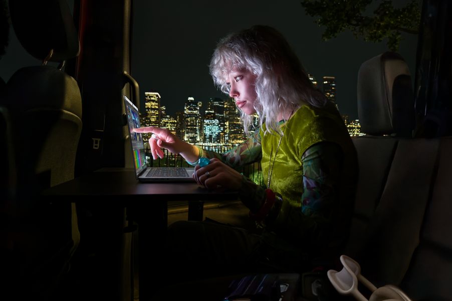 Apple представила MacBook Pro с сенсорным OLED-экраном
